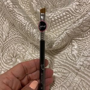 Sigma E68 Line Perfector Brush